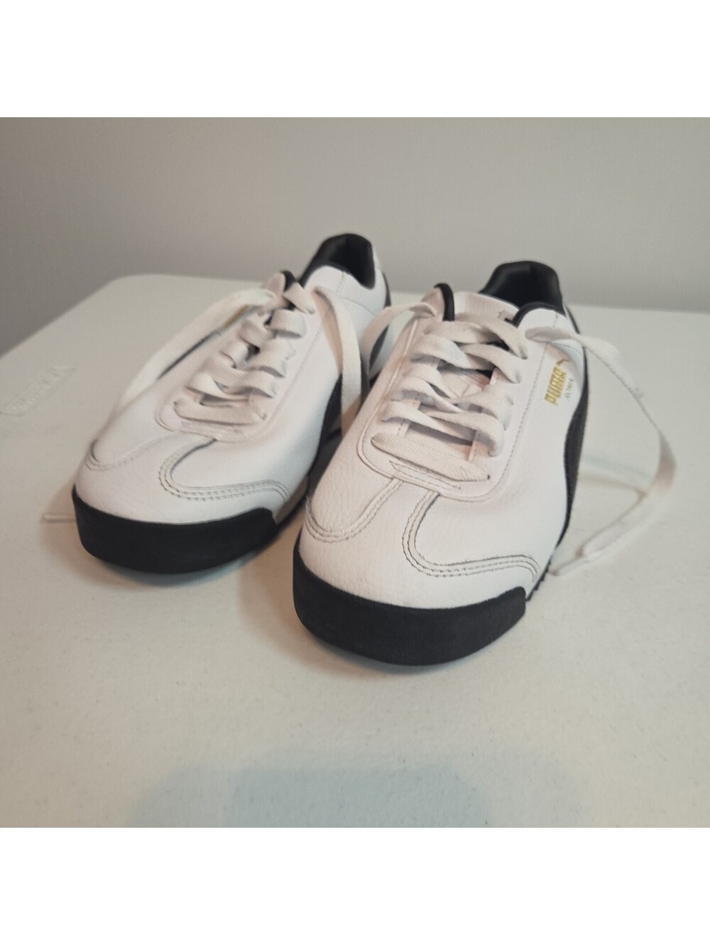 men's white & black Puma Roma 24 size 7
